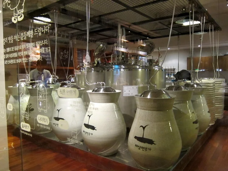 Nuruk fermentation — Korean brewery